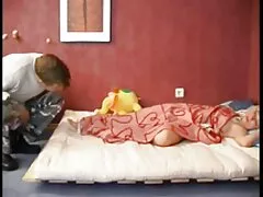 یک مرد باتجربه برای اغوای یک جوان احمق هزینه ای نداشته كانال فيلم سينمايي سكسي است