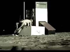 جوجه در دانلود فیلم سکسی سینمایی رایگان سالن بدنسازی تمرین می کند و خودش را خودارضایی می کند
