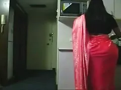 دختر دانلود فیلم سینمایی فول سکسی برهنه و قوی بر روی زانوهای خود 1 نفری می دهد
