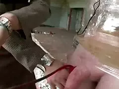 دختر روسپی سینمایی سکسی دوبله فارسی خستگی ناپذیر با دوست پسر سیری ناپذیر قهقهه می کند