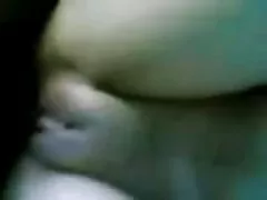 در یک فیلمسینماییسکسی زیرزمین مرطوب ، سه لزبین بازی های سلطه و تحقیر را به صحنه بردند