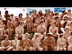 یک کودک زیبا به فیلمسینماییسکسی سختی اجازه یک دیک بزرگ یک مرد سیاه پوست قوی را می دهد
